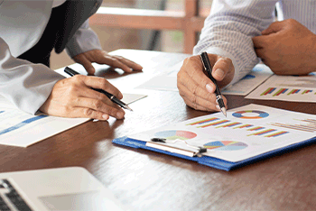 評估景氣與利率政策前景，資金回流股債